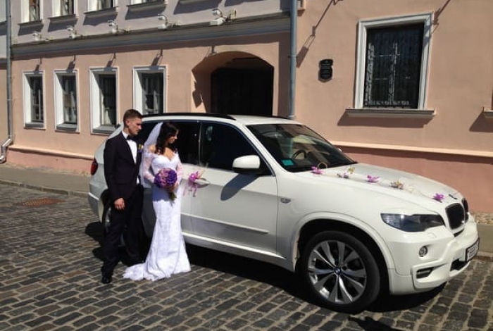 BMW X5 E70 - самый лучший автомобиль для аренды на свадьбу с водителем
