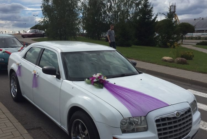 Фатин на свадебном автомобиле - самое главное украшение